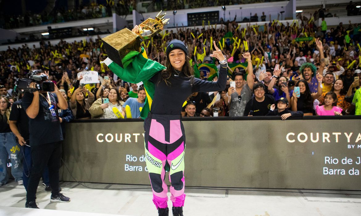 Rayssa Leal ganha mais uma etapa do mundial de skate