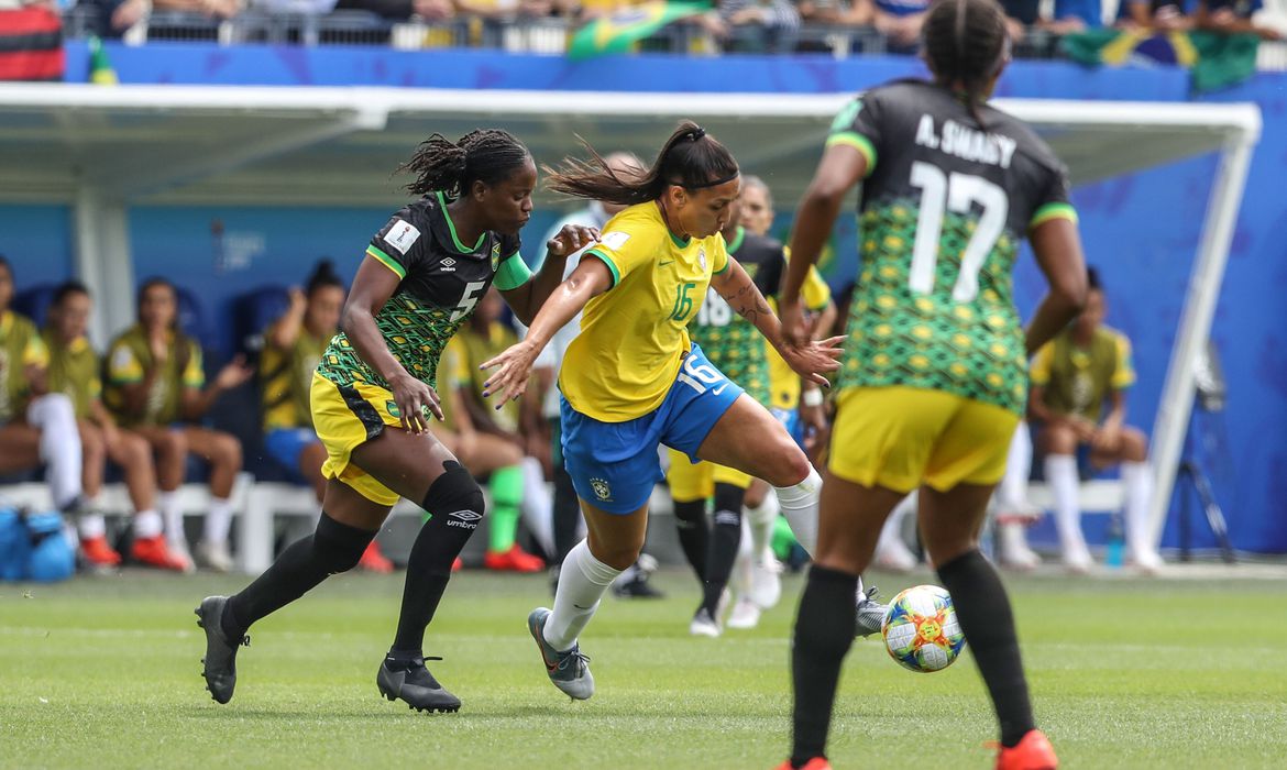 Andressa Alves diz que Brasil vai ter de jogar tudo contra a Jamaica