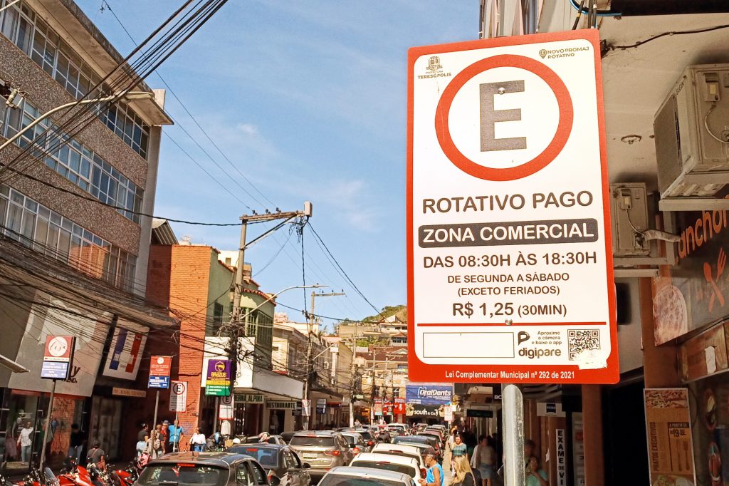 Teresópolis: Veículos mal estacionados atrapalham trânsito e transporte  coletivo - O Diário de Teresópolis