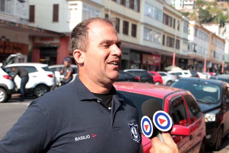 Teresópolis: Veículos mal estacionados atrapalham trânsito e transporte  coletivo - O Diário de Teresópolis